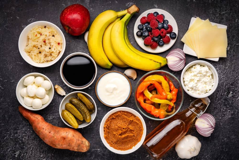 Foods rich in prebiotics and probiotics to improve healthy digestion.