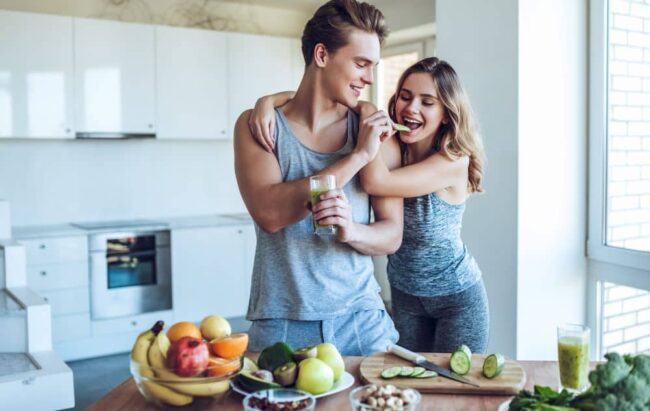 Couple eating healthy.