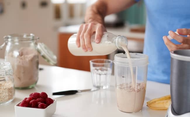Certain people also use meal replacement shakes when they are looking to build lean muscle.
