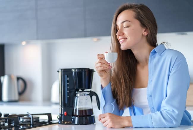 A moderate intake of coffee may enhance weight loss, cognitive function, and alertness.